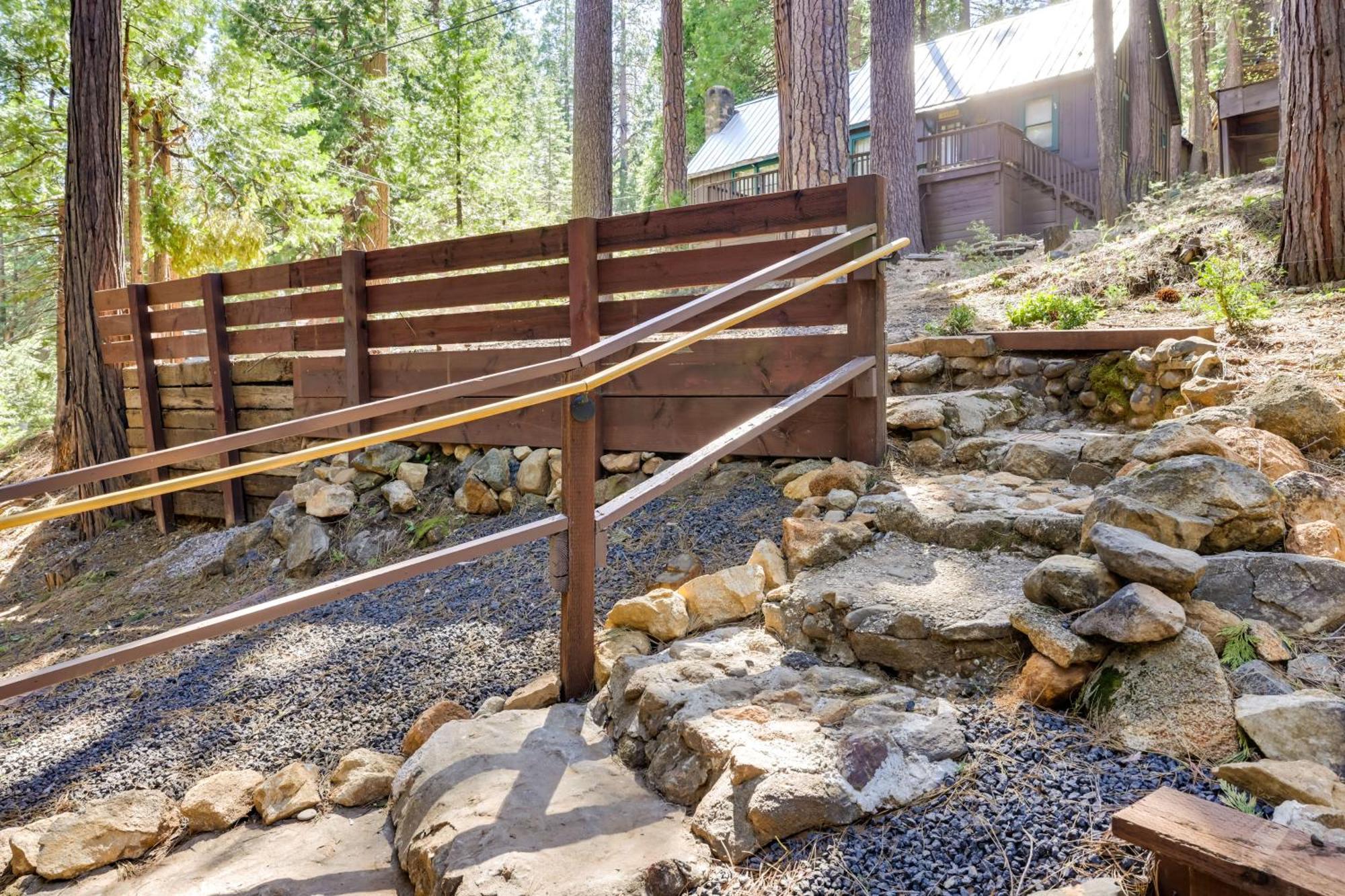 12 Mi To Pinecrest Lake! Holiday home *